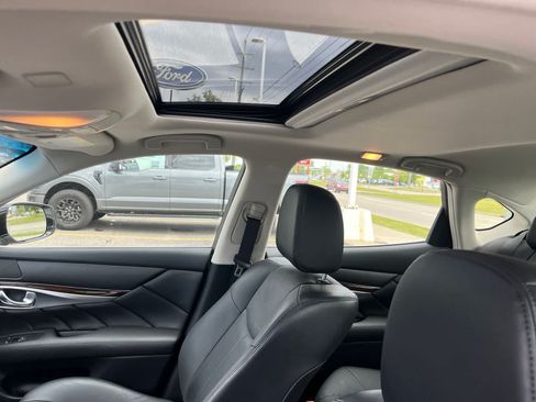 Used 2019 INFINITI Q70 Luxe w/ Proactive Package AWD/4WD image 25