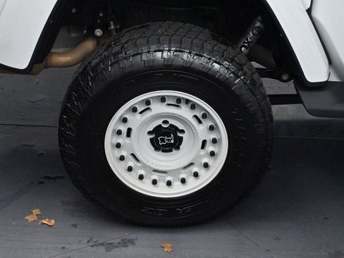 Used 2022 Jeep Gladiator Overland image 36