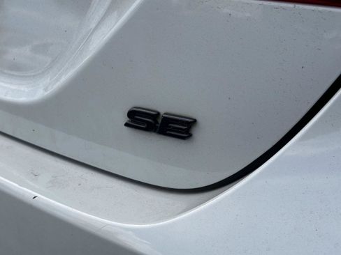 Used 2022 Toyota Camry SE w/ Convenience Package FWD image 10