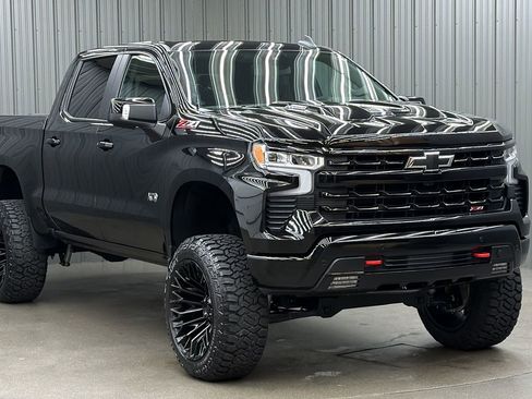 Used 2025 Chevrolet Silverado 1500 LT Trail Boss w/ Convenience Package II AWD/4WD image 7