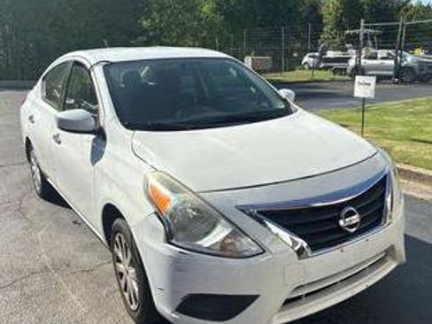 Used 2018 Nissan Versa SV image 1