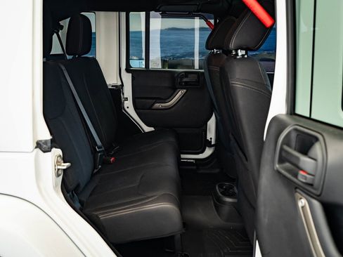 Used 2018 Jeep Wrangler Unlimited Sport image 30