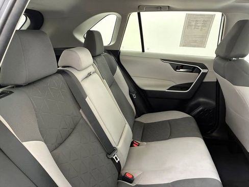 Used 2021 Toyota RAV4 XLE w/ Convenience Package image 16