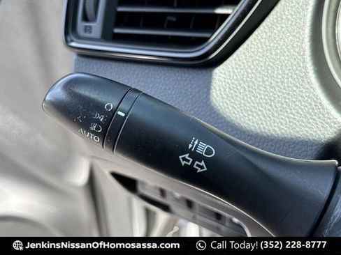 Used 2019 Nissan Rogue SV FWD image 38