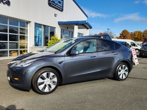 Used 2020 Tesla Model Y Long Range image 7