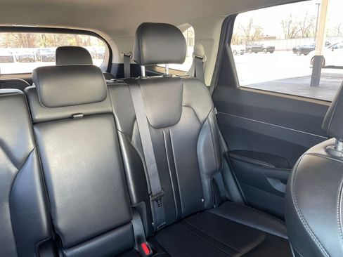 Used 2024 Kia Sorento S image 40