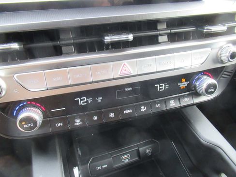 Used 2024 Kia Telluride LX image 29