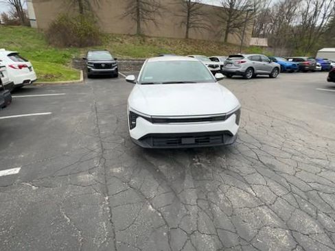 Used 2025 Kia K4 LXS image 3