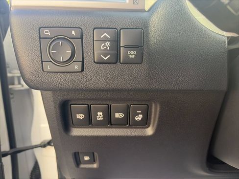 Used 2023 Lexus GX 460 Premium w/ Accessory Package AWD/4WD image 14