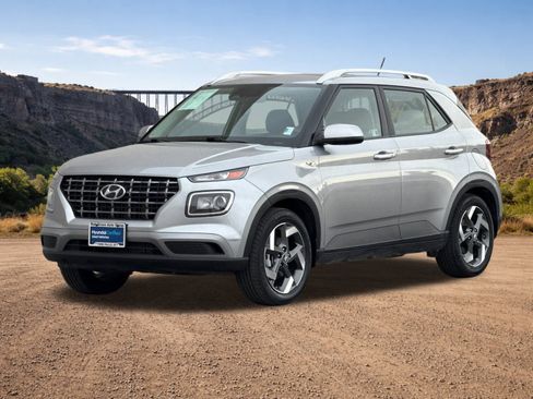 Certified 2024 Hyundai Venue SEL image 7