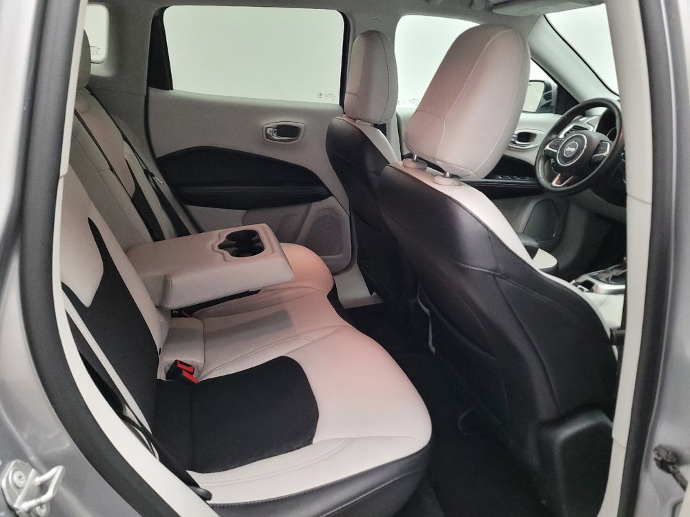 Used 2018 Jeep Compass Latitude FWD image 19