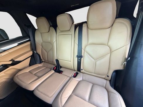Used 2016 Porsche Cayenne AWD/4WD image 15