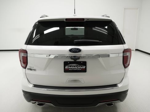 Used 2018 Ford Explorer XLT w/ Equipment Group 202A FWD image 5