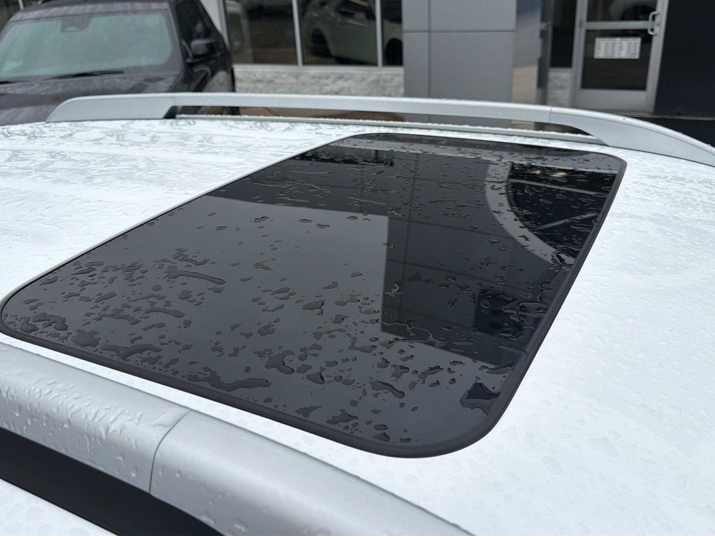 Used 2021 Hyundai Venue SEL w/ Premium Package FWD image 5