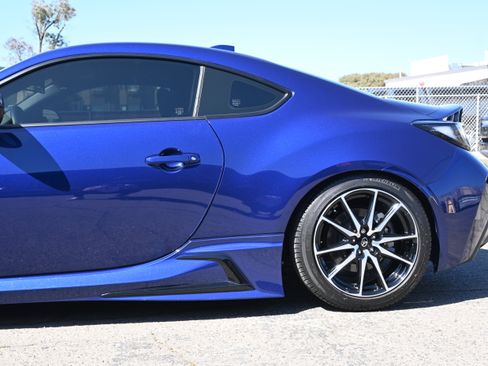 Used 2023 Toyota GR86 RWD image 7