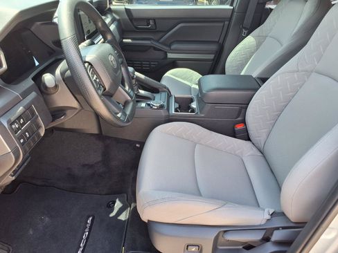 Certified 2025 Toyota Tacoma SR5 AWD/4WD image 13
