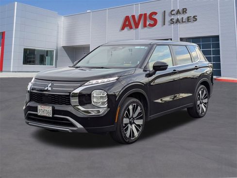 Used 2025 Mitsubishi Outlander SE image 1