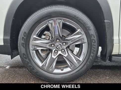 Used 2019 Toyota Highlander Limited Platinum AWD/4WD image 17