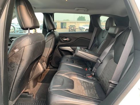 Used 2022 Jeep Cherokee Latitude AWD/4WD image 18