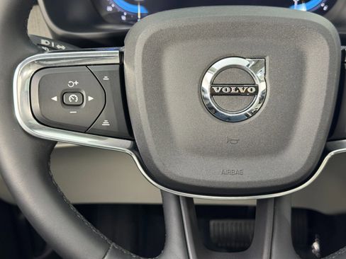 Used 2023 Volvo XC40 B5 Ultimate image 21