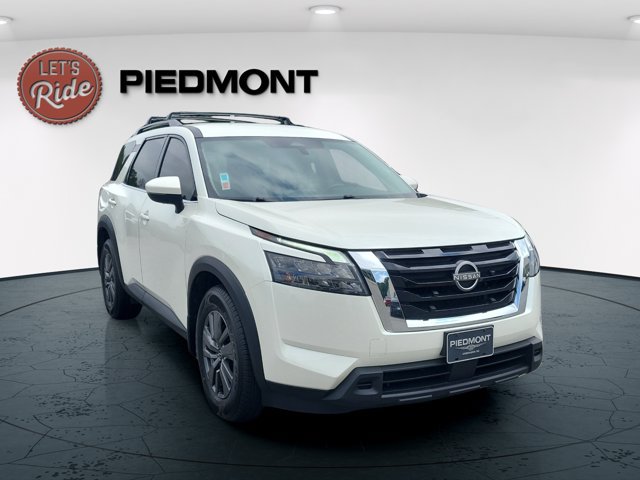 Used 2023 Nissan Pathfinder SV FWD image 3