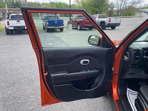 Used 2018 Kia Soul + FWD image 15