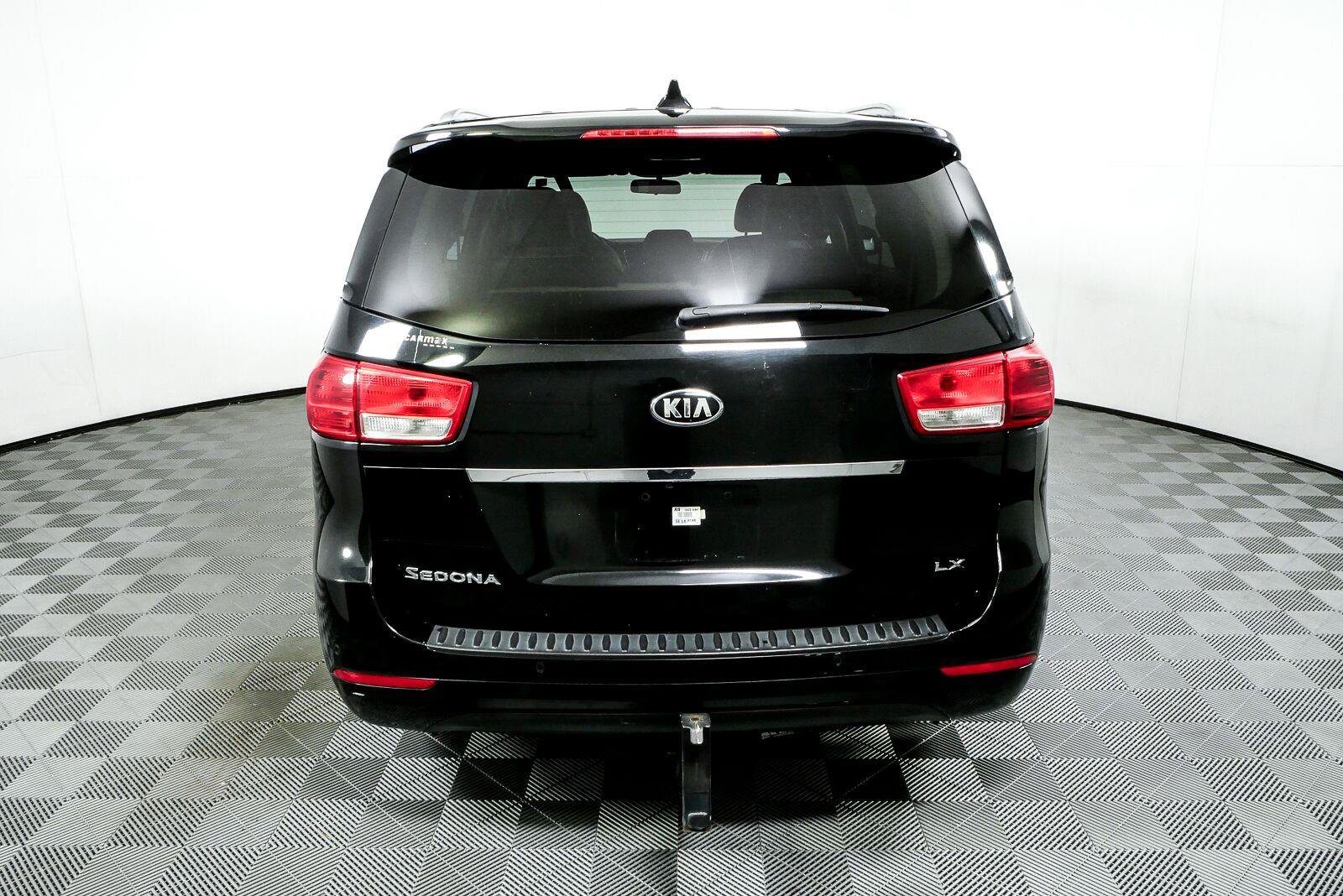 Used 2017 Kia Sedona LX w/ LX Essentials Premium Package FWD image 26