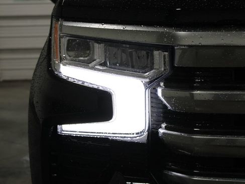 Used 2025 Chevrolet Silverado 1500 High Country AWD/4WD image 14