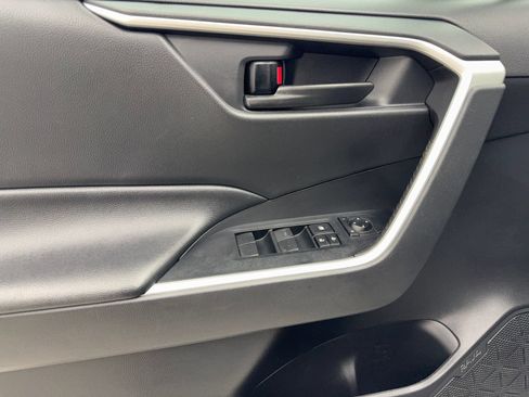 Used 2022 Toyota RAV4 LE FWD image 36
