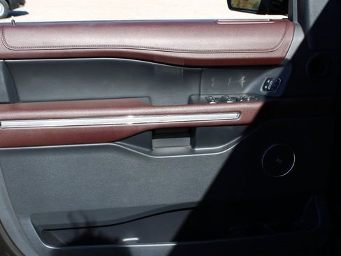 Used 2024 Ford Expedition Limited image 9