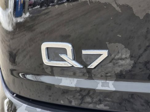 Used 2017 Audi Q7 3.0T Premium image 12