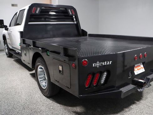 Used 2024 Chevrolet Silverado 3500 LT image 9