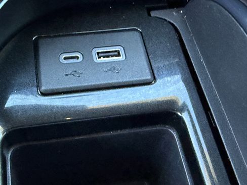 Certified 2022 Cadillac Escalade Premium Luxury Platinum image 26