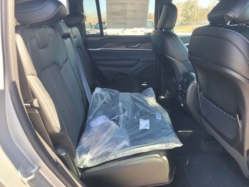 New 2026 Jeep Grand Cherokee Altitude image 13