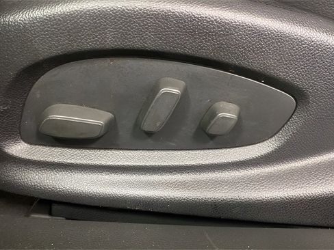 Used 2016 Chevrolet Impala LTZ w/ Enhanced Convenience Package image 23