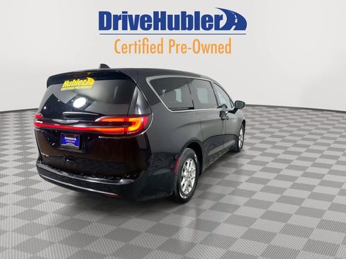 Used 2024 Chrysler Pacifica Touring-L image 8