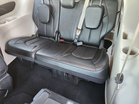 Used 2024 Chrysler Pacifica Touring-L FWD image 29