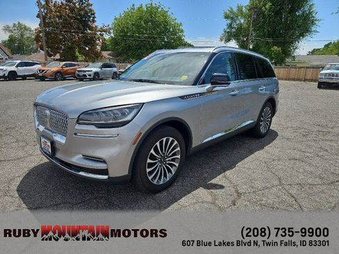 Used 2024 Lincoln Aviator Reserve AWD/4WD image 3
