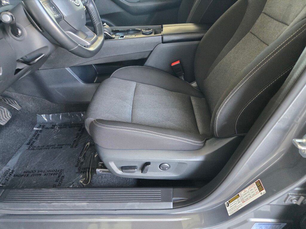 Used 2025 Nissan Rogue SV AWD/4WD image 21