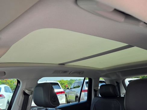 Certified 2023 Volkswagen Tiguan SE w/ Panoramic Sunroof Package FWD image 41