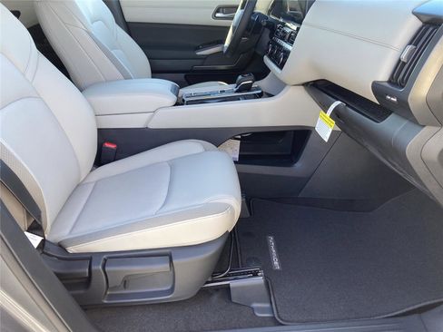 New 2026 Nissan Pathfinder SL image 32