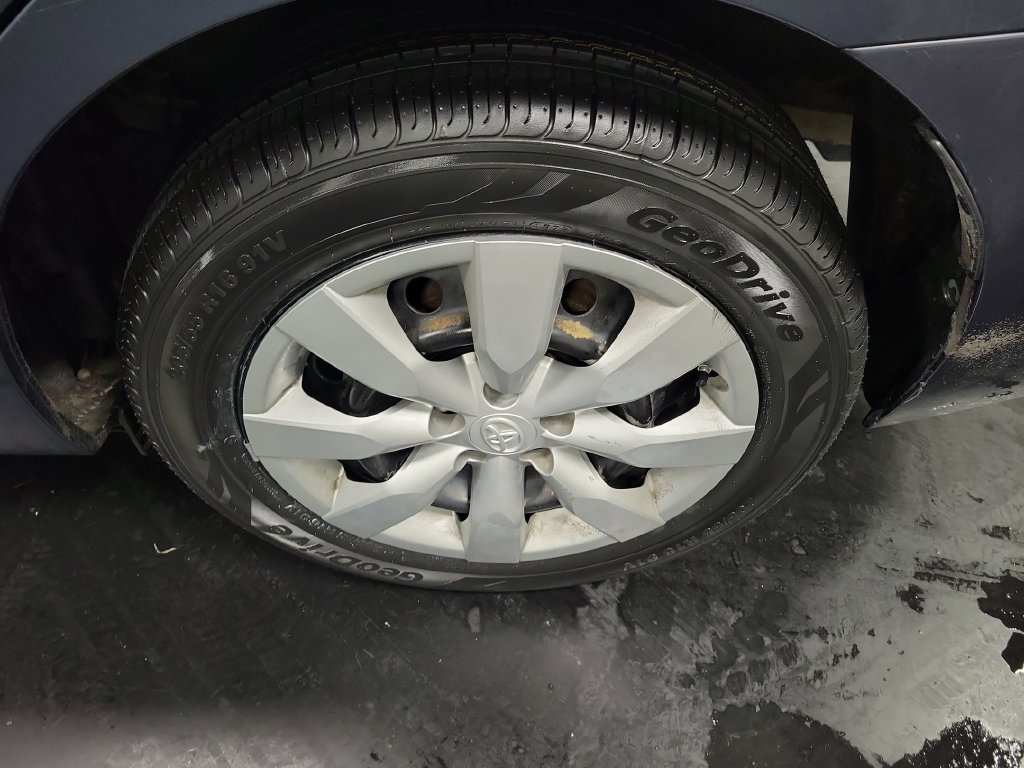 Used 2014 Toyota Corolla LE FWD image 12
