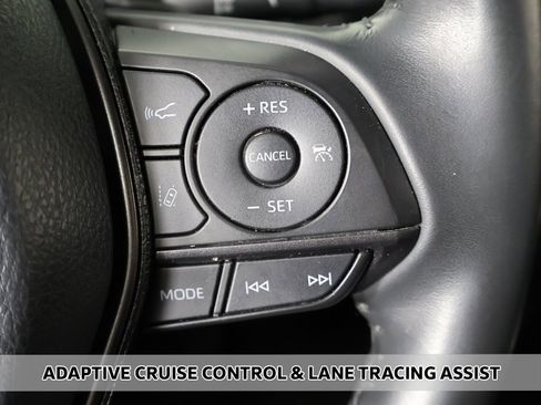 Used 2024 Toyota Camry SE image 3