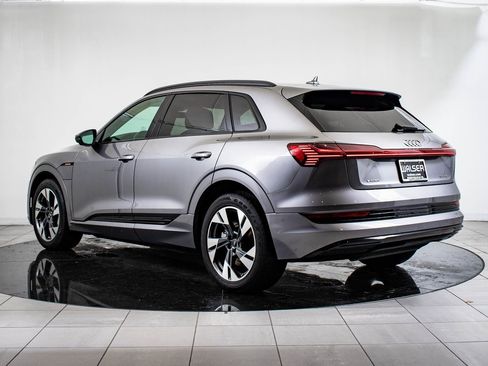 Used 2022 Audi e-tron Premium w/ Convenience Plus Package image 11