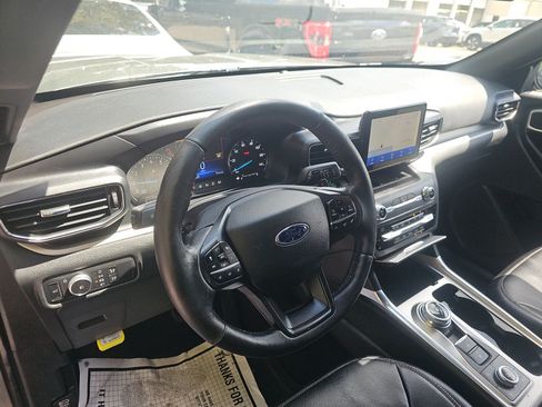 Used 2020 Ford Explorer XLT w/ Equipment Group 202A AWD/4WD image 6