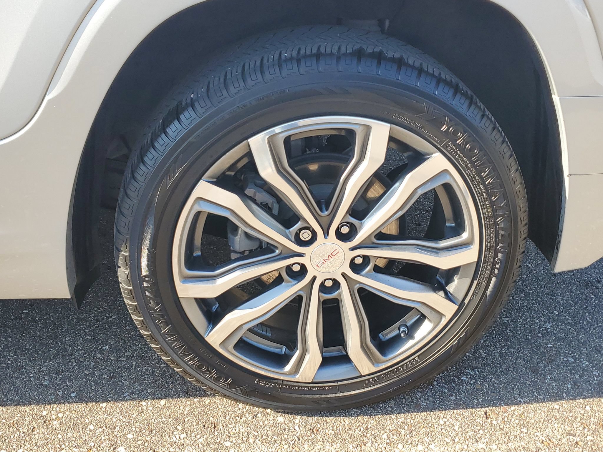 Used 2019 GMC Terrain Denali w/ Advanced Safety Package FWD image 6
