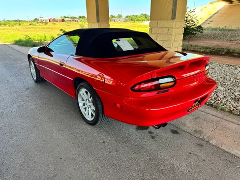 Used 2000 Chevrolet Camaro Z28 w/ SS Performance/Appearance Pkg RWD image 5