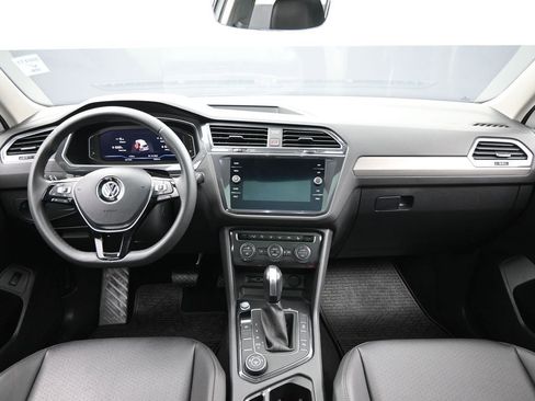 Used 2020 Volkswagen Tiguan SEL AWD/4WD image 29