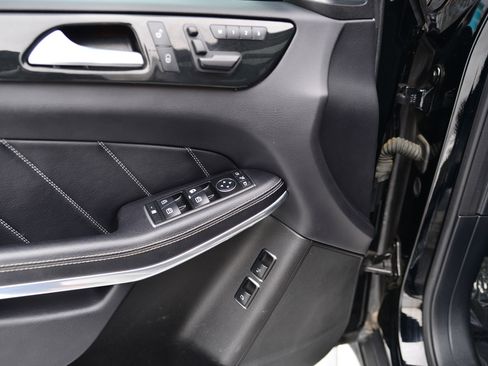 Used 2015 Mercedes-Benz GL 550 4MATIC image 27