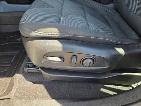 Used 2027 Chevrolet Bolt LT w/ Comfort Package FWD image 12